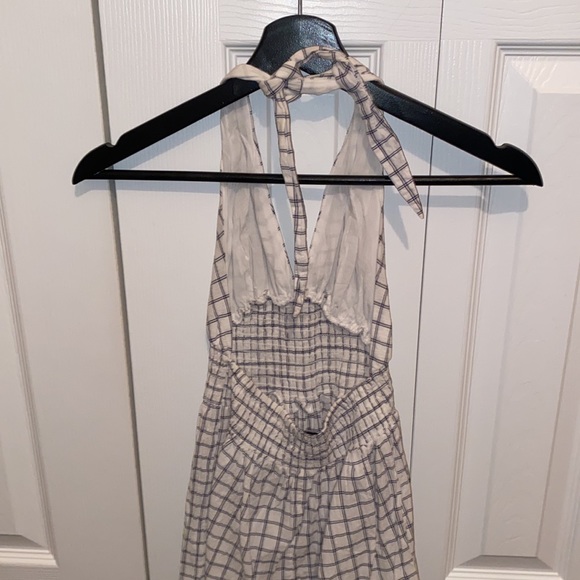 Backless Summer Romper - Picture 2 of 4